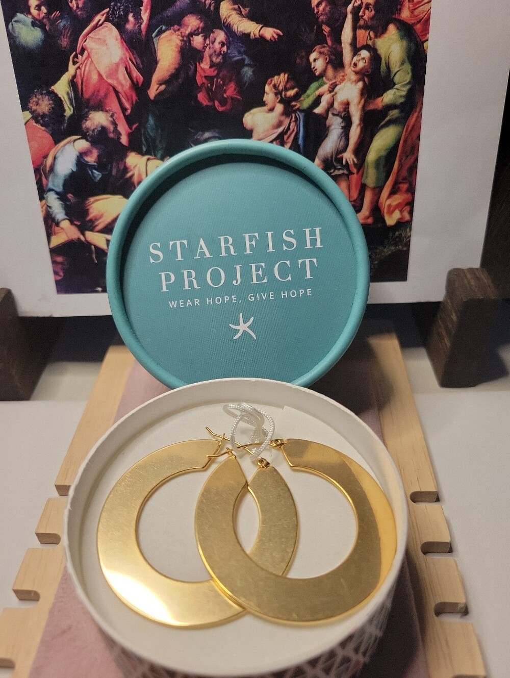 Starfish Project New In Box Savannah Gold Open Disc Hoop Earrings.